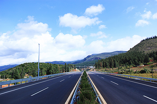 瀘彌高速公路風(fēng)采——交安工程紀(jì)實